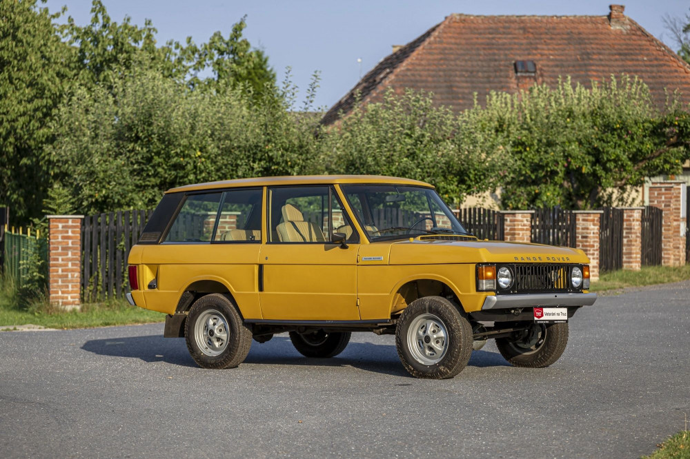 2500x0-storage-uploads-media-car-1328-lr-range-rover-yellow-3door-4-s5jg.jpeg
