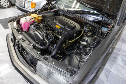 0-190e-1-8-mercedes-4-.jpg
