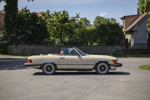 0-2500x0-storage-uploads-media-car-1187-mercedes-benz-560sl-w107-23-jkre-.jpg