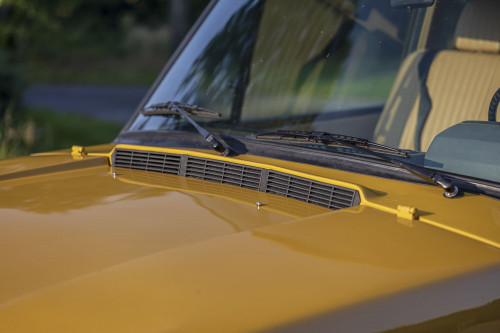 0-2500x0-storage-uploads-media-car-1328-lr-range-rover-yellow-3door-27-4lhk-.jpg