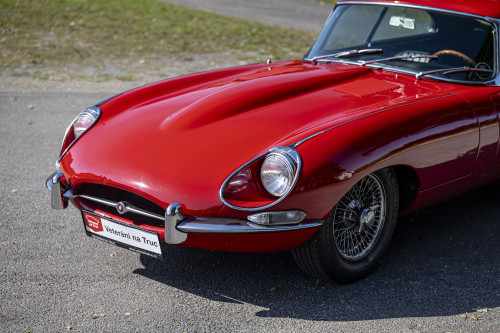 0-2500x0-storage-uploads-media-car-1417-jaguar-e-type-red-4-2-1-chnw-.jpg