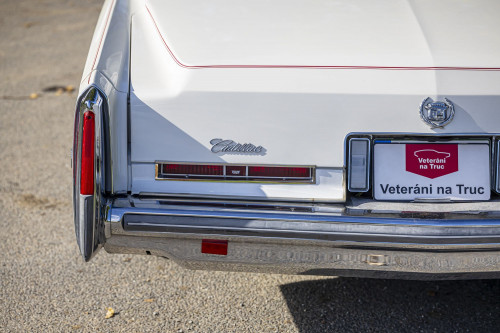 0-2500x0-storage-uploads-media-car-1423-cadillac-fleetwood-white-convertible-53-jwcb-.jpg