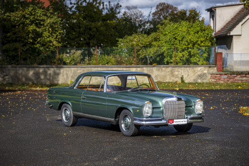 1967 Mercedes-Benz W111 250 SE (manual)