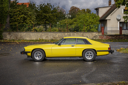 0-2500x0-storage-uploads-media-car-1427-jaguar-xj-s-yellow-manual-32-xluu-.jpg