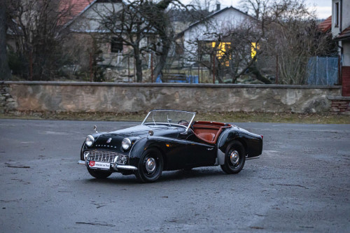 0-2500x0-storage-uploads-media-car-661-triumph-tr3-26-ylxq-.jpg