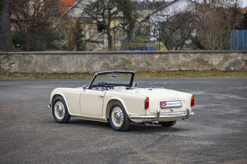 0-2500x0-storage-uploads-media-car-693-triumph-tr4-67-dqxr-.jpg