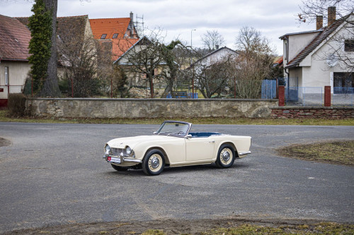 0-2500x0-storage-uploads-media-car-693-triumph-tr4-80-whlf-.jpg