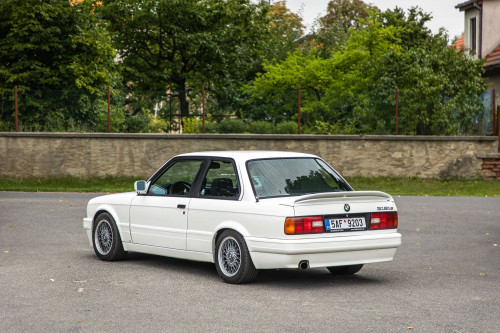 0-bmw-318is-white-78-.jpg