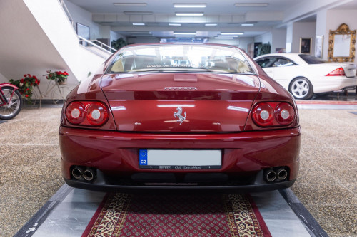 0-ferrari-365-421.jpg