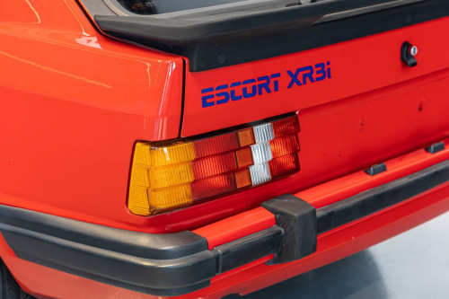 0-ford-escort-xr3i-10-.jpg