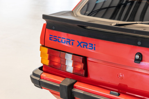 0-ford-escort-xr3i-11-.jpg