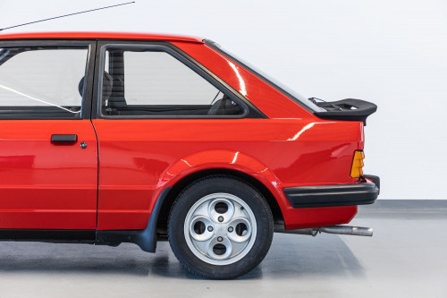0-ford-escort-xr3i-13-.jpg