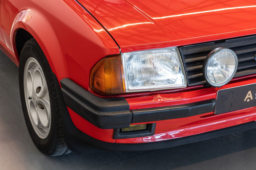 0-ford-escort-xr3i-5-.jpg
