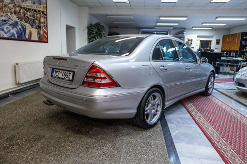 0-mb-c32-amg-sedan-6-.jpg