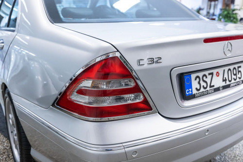 0-mb-c32-amg-sedan-8-.jpg
