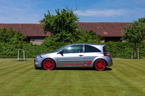 0-renault-megane-r26r-1-.jpg