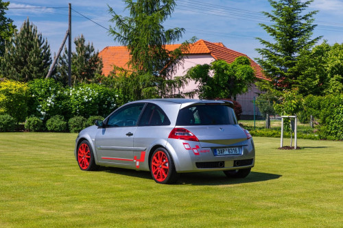 0-renault-megane-r26r-2-.jpg