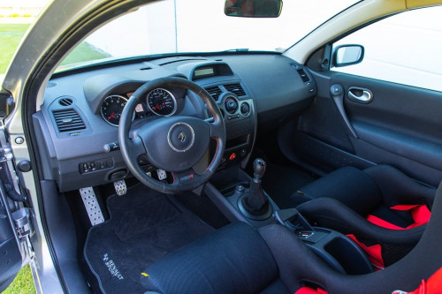 0-renault-megane-r26r-40-.jpg