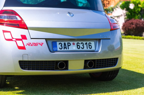 0-renault-megane-r26r-5-.jpg