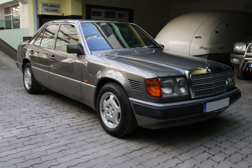 1990 Mercedes-Benz 250 D Turbo (W124)