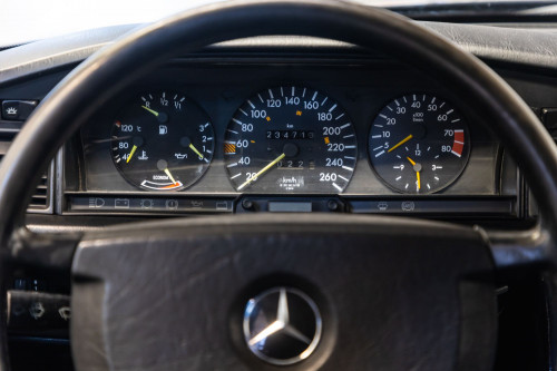 Mercedes 2.3 16V_22.JPG