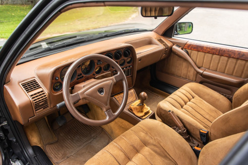 Lancia Thema 8.32_36