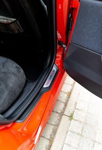 4D73B4D1-E4B6-4685-800D-43832E830287