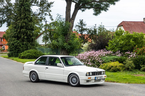 BMW 318is White_12