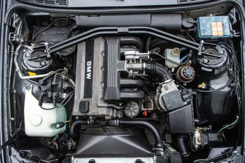 BMW e30 318is BLACK_11