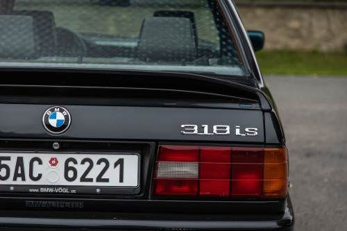 BMW e30 318is BLACK_23