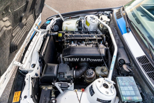 BMW E30 M3 white polep