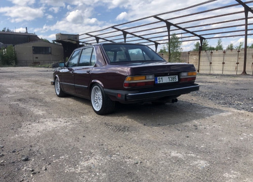 e7-bmw-5-528e