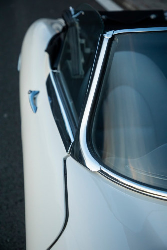 Jaguar E-type convertible bila _105