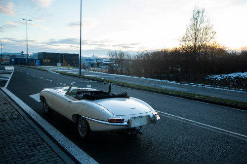 jaguar-e-type-convertible-bila-123-.jpg