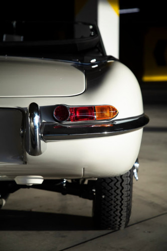Jaguar E-type convertible bila _45