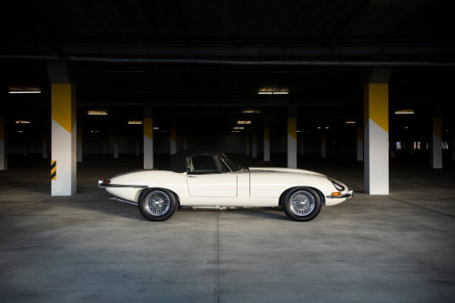Jaguar E-type convertible bila