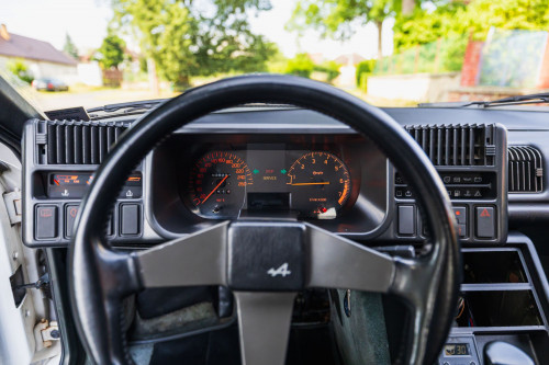 LOW_Alpina V6 GT_21.JPG