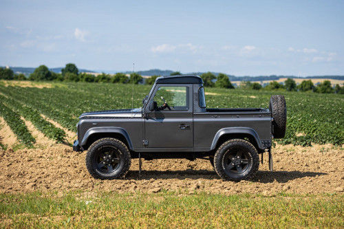 LOW Land Rover 90_70.JPG