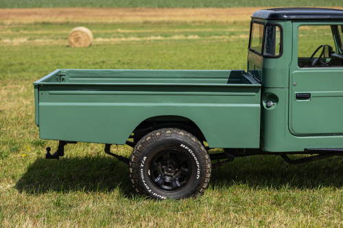 low Toyota LandCruiser pickup_21.JPG