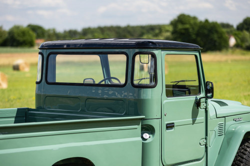 low Toyota LandCruiser pickup_22.JPG