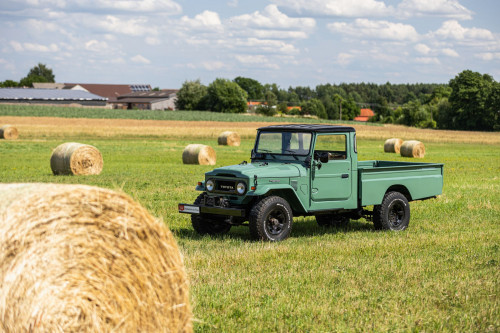 low Toyota LandCruiser pickup_37.JPG