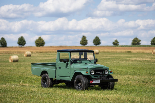 low Toyota LandCruiser pickup_5.JPG
