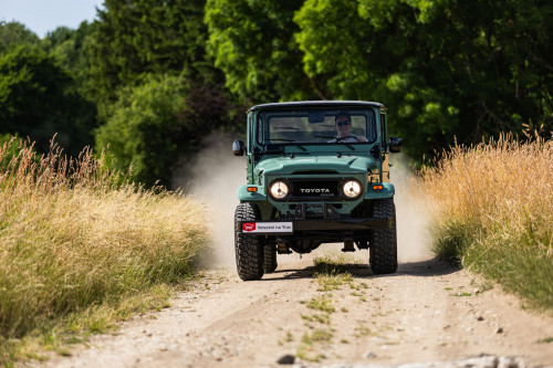 low Toyota LandCruiser pickup_55.JPG