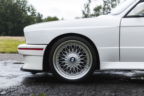 male-bmw-m3-e30-auctomobile-18.jpg