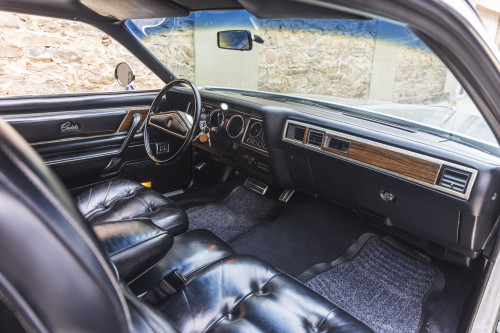 male Chrysler Cordoba_12