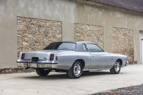 male Chrysler Cordoba_5