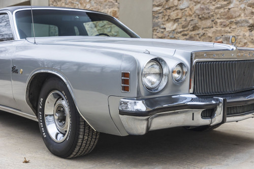 male Chrysler Cordoba_60