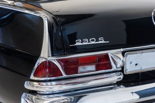 Mercedes 230_16.JPG