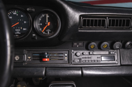 Porsche 930 Turbo black_25