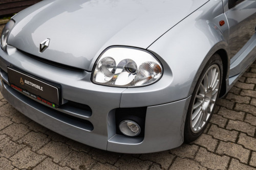 Renault Clio V6
